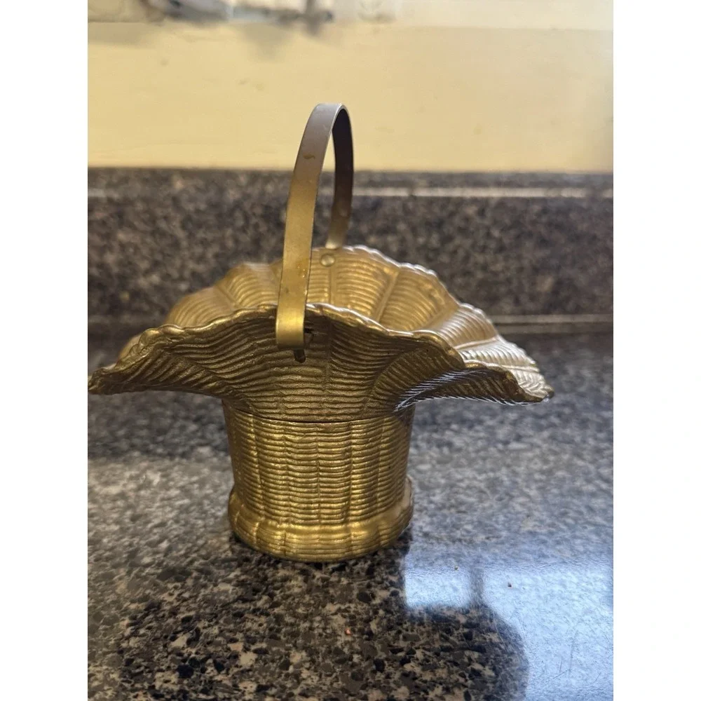 Vintage Brass Basket with handle Round‎ Base
